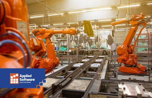 橙色机器人机器在制造工厂
