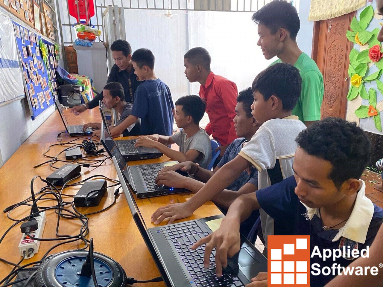 柬埔寨的电脑:社区服务项目